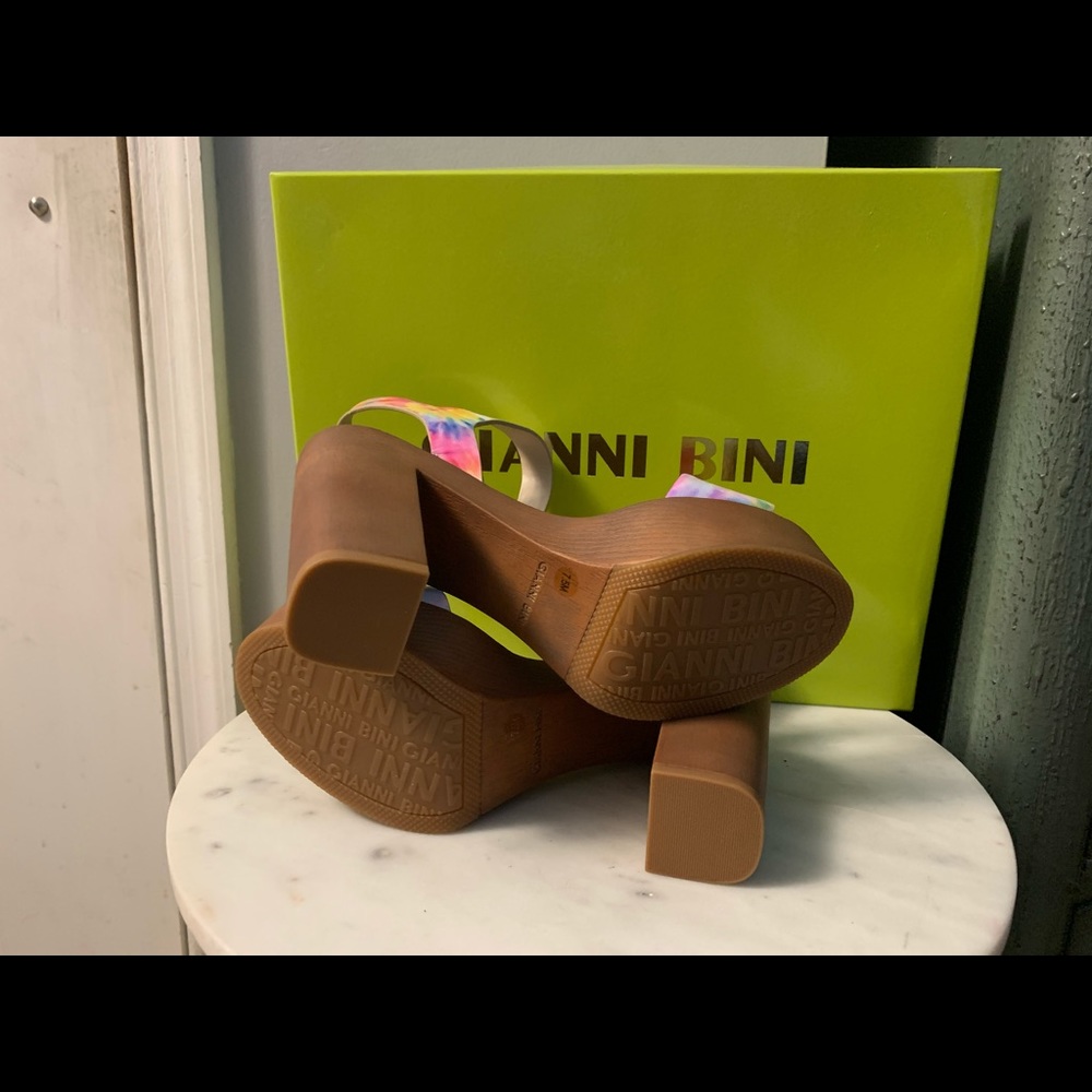 Shoes - Picture 2 of 4